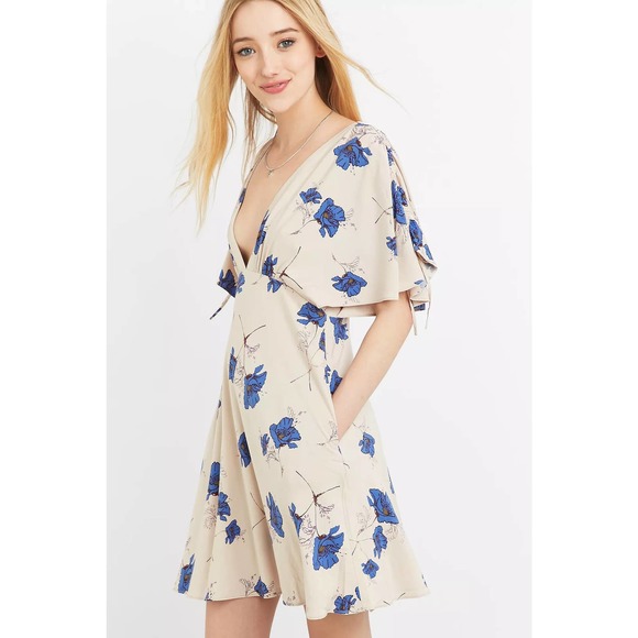 Free People Dresses & Skirts - Free People Drapey Melanie Dress in Pearl Combo Size 0 Floral Flowy Festival